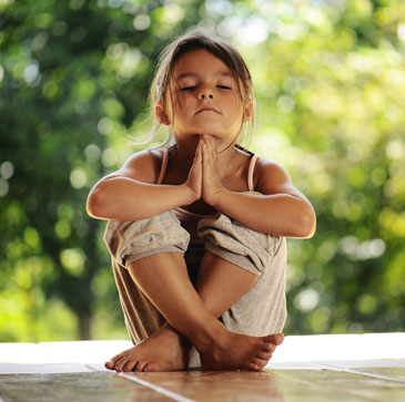 Bild eines meditierenden Mädchens